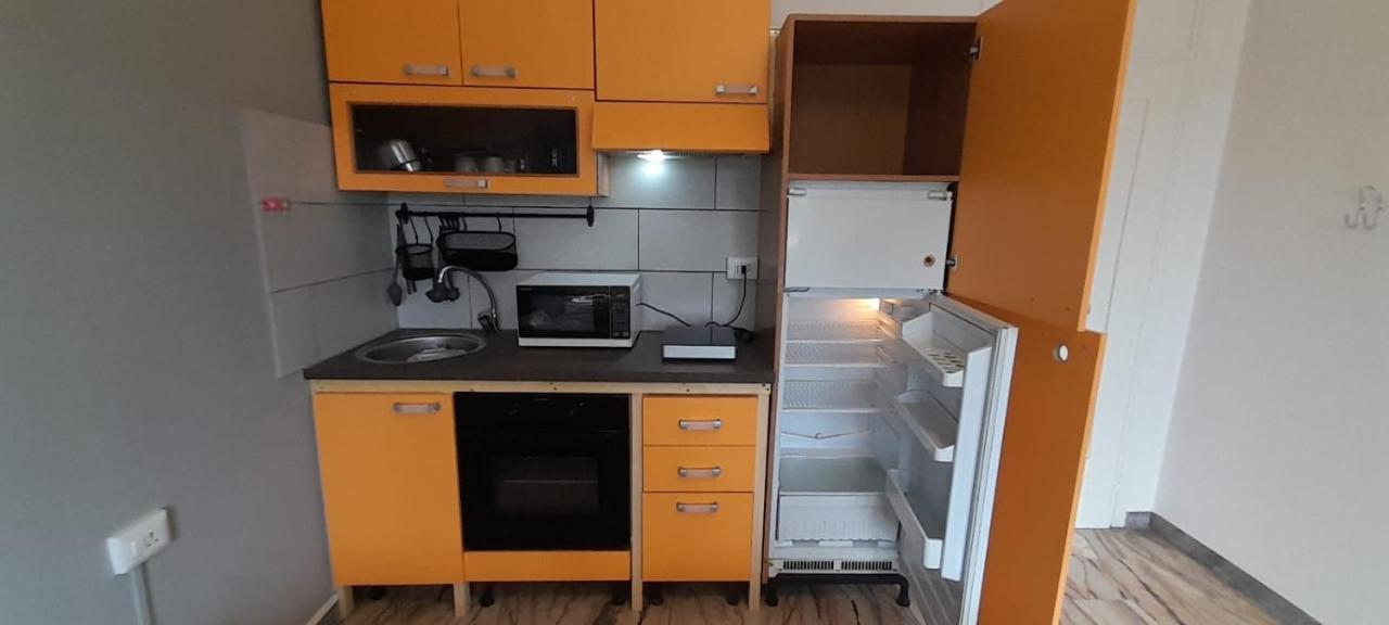 I Feel Orange Hotell Legnano Exteriör bild